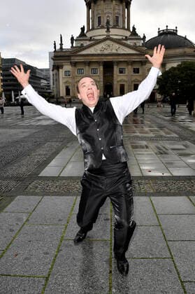 Daniel Behle beim Photocall zur Verleihung des Opus Klassik 2020 vor dem Konzerthaus. Berlin, 18.10..2020