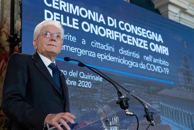 foto IPP spgr roma 20-10-2020 cerimonia di consegna delle onorificenze OMRI conferite a cittadini distintisi durante l emergenza coronavirus nella foto il presidente della repubblica Sergio Mattarella WARNING AVAILABLE ONLY FOR ITALIAN MARKET