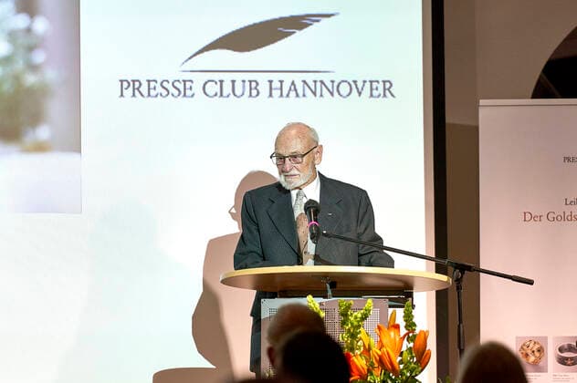 Rolf Zick bei der Verleihung des Leibniz-Ring-Hannover 2020 an Rolf Zick im Leineschloss. Mit dem Leibniz-Ring-Hannover ehrt der Presse Club Hannover seit 1997 jährlich Persönlichkeiten oder Institutionen, die durch eine herausragende Leistung auf sich aufmerksam gemacht oder durch ihr Lebenswerk ein besonderes Zeichen gesetzt haben. Hannover, 20.10.2020