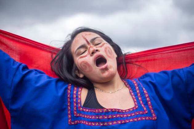 IMAGO Cultures of the world, Wayuu Volk in Kolumbien October 21, 2020: Indigenous Wayuu woman present at the protest against the national government and rejecting the massacres and murder of social leaders in Bogota. - ZUMAh147 20201021_zap_h147_008 Copyright: xDanielxGarzonxHerazox