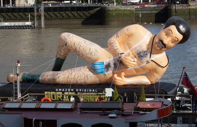 Bilder des Jahres 2020, Entertainment 10 Oktober Entertainment Themen der Woche KW43 Entertainment Bilder des Tages . 22 10 2020. London, United Kingdom. Inflatable advertising the new Borat Film Delivery of Prodigios bribeto American Regime for Make Benefit Once Glorios Nation of Kazakhstan , New Borat Film.  xMarkxThomasx xi-Imagesx IIM-21723-0001