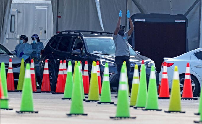 October 22, 2020, USA: Workers assist people with COVID-19 testing at the Hard Rock Stadium drive-thru site on Tuesday Oct. 13, 2020 in Miami Gardens, FL. USA - ZUMAm67_ 20201022_zaf_m67_008 Copyright: xSusanxStockerx
