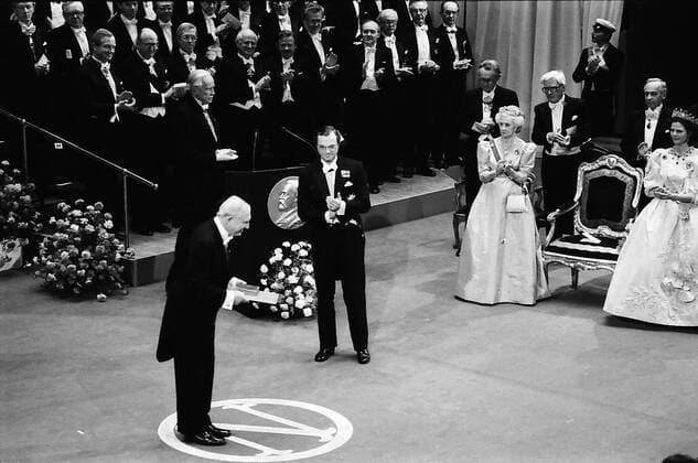 STOCKHOM _SWEDEN _ 10 December 1985 H.M.the king Carl Gustaf and Queem Sylvia of Sweden and prince Bertil and princess lilian of Halland and all deligates for receiving nobel prize from King Carl Gustaf are Joseph L.Goldstein in biochemistry Herbert A.Hauptman Mathematics Jerome Karle Chemistry Michael S.Brown Medicine biology Claude Simon in Literature Franco Modigliani in Economics and Klaus Von Klitzing Physics and later at nobel prize gala evening