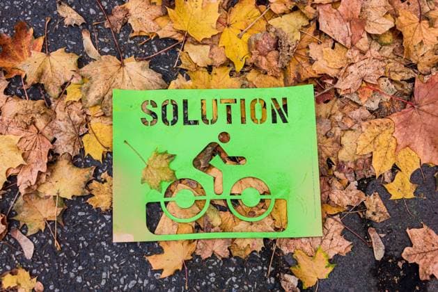 Kiel, 24. Oktober 2020 Kürzlich wurde Kiel von 10 norddeutschen Städten zur fahrradfreundlichsten Stadt gewählt. Um weitere Bedarfe für Radfahrer und Radwege deutlich zu machen, richteten heute einige Organisationen in Kiel für eine kurze Zeit in der Brunswiker Straße eine Pop-up-Bike-Lane ein. Dafür wurden der vorhandene Radweg und eine Fahrspur der Straße gesperrt.