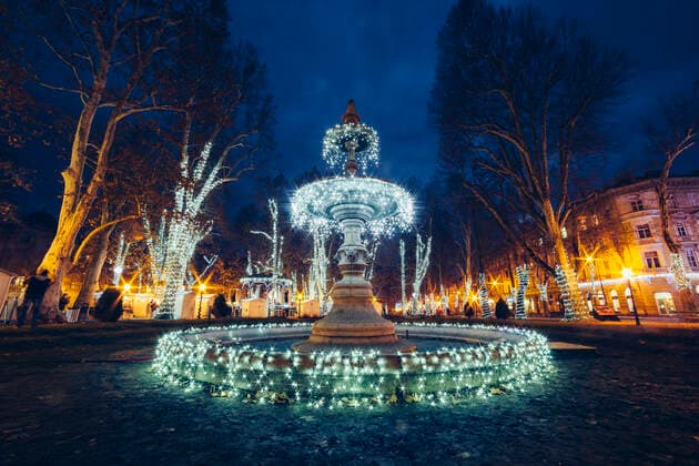 Illuminated decorations on fountain at Zrinjevac during Christmas LCUF00121