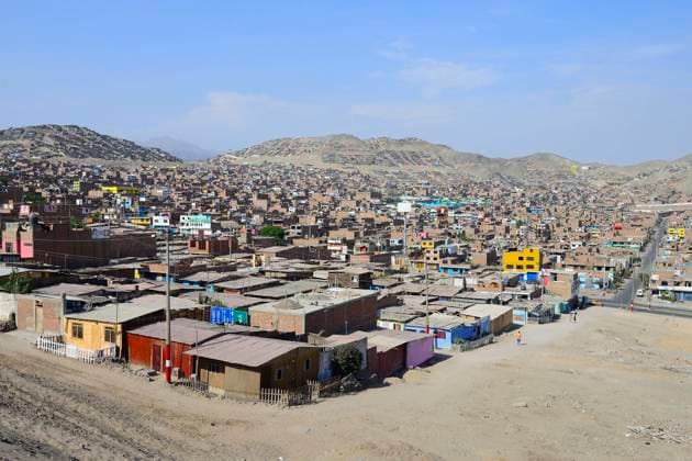  ärmeres Viertel am Stadtrand, Lima, Peru, Südamerika *** poorer suburban neighbourhoods, Lima, Peru, South America Copyright: imageBROKER/PeterxGiovannini ibxgiv05897067.jpg