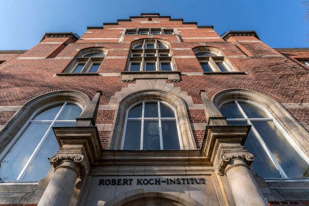 Robert Koch Institut Haputeingang Nordufer in Berlin Wedding. Robert Koch Institut Wedding, Haupteingang Nordufer in Berlin-Wedding . Deutsche Bundesoberbehörde für Infektionskrankheiten und nicht übertragbare Krankheiten