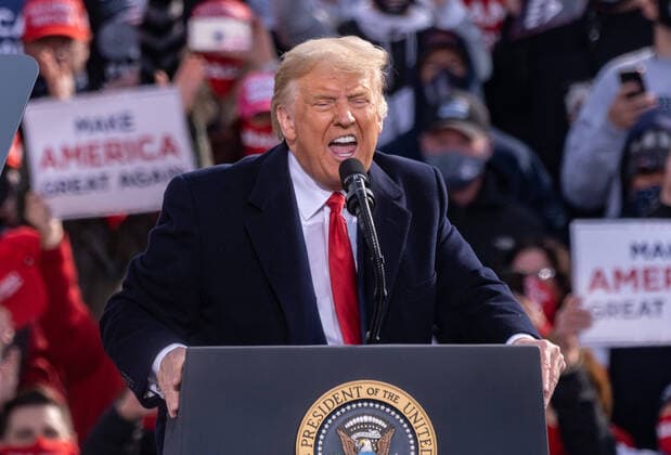 Bilder des Jahres 2020, News 10 Oktober News Themen der Woche KW43 News Bilder des Tages October 25, 2020, Pro Star Aviation, Londonderry, New Hampshire USA: President Donald Trump campaigns at Pro Star Aviation in Londonderry, N.H.  (147054875)