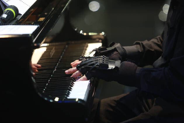 AMERICANA, SP - 25.10.2020: MAESTRO JOÃO CARLOS MARTINS FAZ CONCERTO - Maestro João Carlos Martins presented, this Sunday (25) the concert Na Roda with the Maestro, a tribute to the composer Johann Sebastian Bach, in Americana. The presentation was made in a drive-in format in the parking lot of the Maravilhas do Lar store. x1982716x  LeandroxFerreira