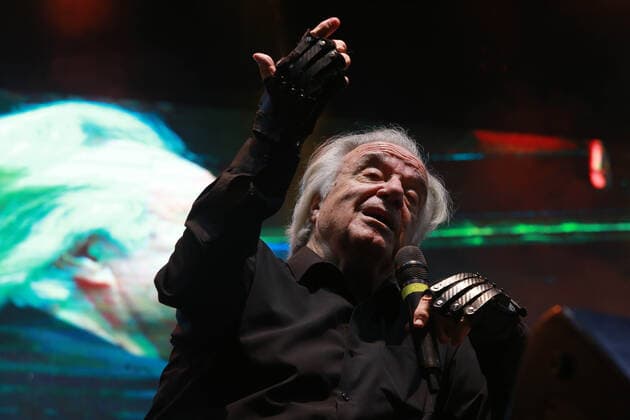 AMERICANA, SP - 25.10.2020: MAESTRO JOÃO CARLOS MARTINS FAZ CONCERTO - Maestro João Carlos Martins presented, this Sunday (25) the concert Na Roda with the Maestro, a tribute to the composer Johann Sebastian Bach, in Americana. The presentation was made in a drive-in format in the parking lot of the Maravilhas do Lar store. x1982721x  LeandroxFerreira