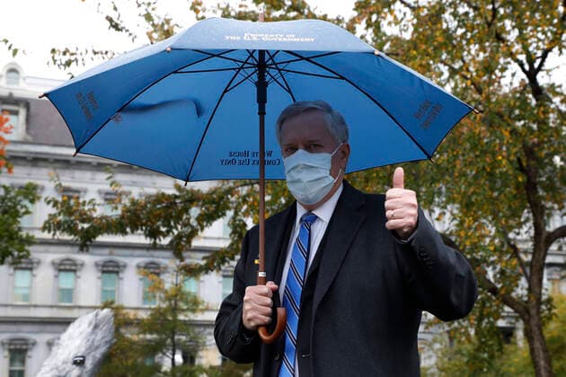 White House Chief of Staff Mark Meadows offers a thumbs up to members of the media outside the White House in Washington, D.C., U.S., on Sunday, Oct. 25, 2020. Copyright: xYurixGripasx xPoolxviaxCNPx MediaPunchx