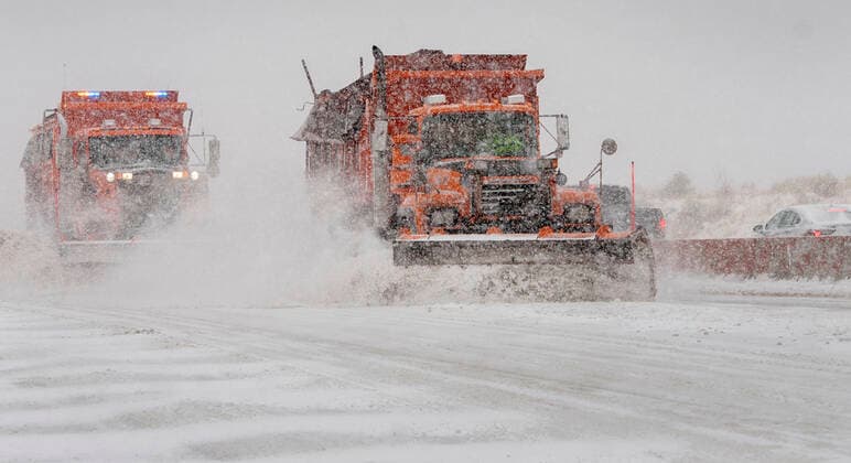 October 26, 2020, USA: Snow plows clear NM 502 in Santa Fe County near Los Alaamos Monday October 26, 2020. A winter storm dumped several inches of snow in the area. USA - ZUMAab1_ 20201026_zaf_ab1_007 Copyright: xEddiexMoorex