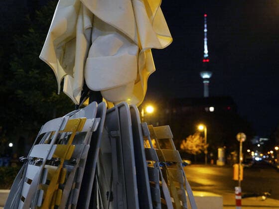 News Themen der Woche KW44 News Bilder des Tages 26.10.2020, Berlin - Deutschland. In Coronazeiten drohen neue, schärfere Maßnahmen zur Eindämmung der Pandemie, die Gastronomie muss früh schließen.