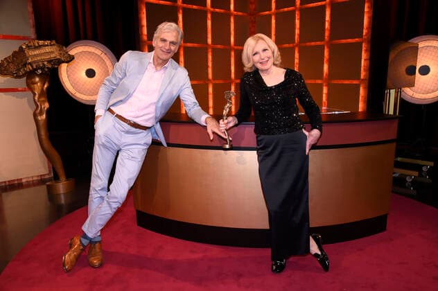 Walter Sittler und Maren Kroymann bei der Verleihung vom Bayerischen Kabarettpreis 2020 im BR-Studio. Unterföhring, 26.10.2020