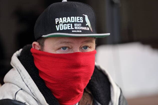 Sebastian Krumbiegel gibt ein Interview bei einem Protestkonzert gegen die Wahl des neuen AfD-Fraktionsvorsitzenden auf dem Alten Markt am Brandenburger Landtag in Potsdam, 27. Oktober 2020. Protestkonzert Flügel statt Flügel in Potsdam