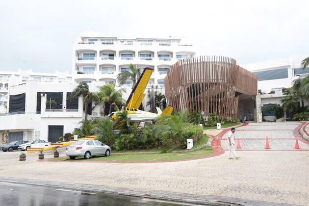 a plane that adorned the entrance of a hotel fell due to the strong gusts of wind of 130 kilometers per hour, by the arrived of the Hurricane Zeta in category 1 of the Saffir-Simpson scale; It is the third environmental phenomenon of its kind that has been recorded in a month. State authorities have launched a prevention operation where more than 70 shelters have been set up for affected people on October 27, 2020 in Cancun, Mexico Where: Cancun, Mexico When: 27 Oct 2020 Credit: Eyepix Cover Images Copyright: xRodolfoxFloresx 40976056 EDITORIAL USE ONLY. NOT FOR USE BY NEWSPAPERS BASED IN THE UK.
