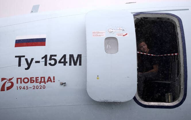 Bilder des Jahres 2020, News 10 Oktober News Themen der Woche KW44 News Bilder des Tages News Bilder des Tages NOVOSIBIRSK, RUSSIA - OCTOBER 28, 2020: A Tupolev Tu-154 passenger aircraft operated by the Alrosa airline is seen after landing at Tolmachevo Airport. The aircraft, which is the last Tupolev Tu-154 in Russia to be used for commercial flights, arrived in Novosibirsk from Mirny, Yakutia on the last commercial passenger flight. The aircraft is to be taken out of service as its certificate of airworthiness will soon expire. Kirill Kukhmar TASS  TS0EC434
