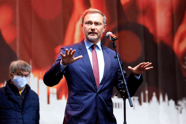 News Bilder des Tages News Bilder des Tages Christian Lindner bei der Demonstration zur Rettung der Veranstaltungswirtschaft vom Aktionsbündnis Alarmstufe Rot . Berlin, 28.10.2020