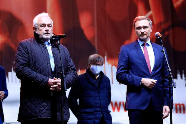 Wolfgang Kubicki und Christian Lindner bei der Demonstration zur Rettung der Veranstaltungswirtschaft vom Aktionsbündnis Alarmstufe Rot . Berlin, 28.10.2020 *** Wolfgang Kubicki and Christian Lindner at the demonstration to save the event industry from the Aktionsbündnis Alarmstufe Rot Berlin, 28 10 2020 Foto:xS.xGabschx xFuturexImage