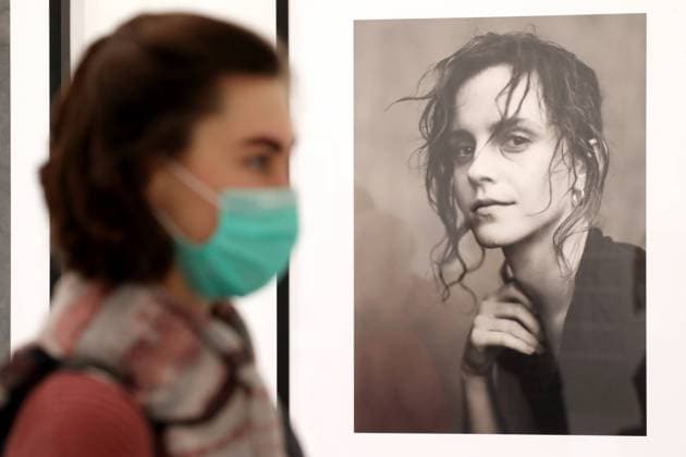MOSCOW, RUSSIA - OCTOBER 29, 2020: A woman in a protective mask walks past a photograph of actress Emma Watson at the exhibition Pirelli Calendar 2020 - Looking for Juliet by Italian photographer Paolo Roversi at the Moscow Multimedia Art Museum (MAMM). Vyacheslav Prokofyev TASS  TS0EC7B3
