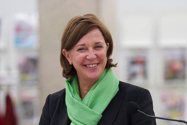 Verleihung der 1. NRW Bildungspartnerplakette an die Stadtbibliothek Aktuell, Koeln, 29.10.2020, Yvonne Gebauer NRW Schul- und Bildungsministerin im Portrait bei der Ueberreichung der ersten Bildungspartnerplakette an die Stadtbibliothek Koeln im Rahmen der Initiative Bildungspartner NRW Bibliothek und Schule Koeln Nordrhein-Westfalen Deutschland