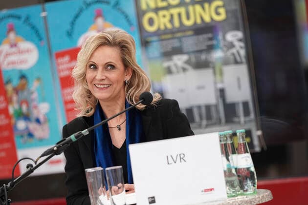 Verleihung der 1. NRW Bildungspartnerplakette an die Stadtbibliothek Aktuell, Koeln, 29.10.2020, Ulrike Lubek LVR-Direktorin im Portrait bei der Ueberreichung der ersten Bildungspartnerplakette an die Stadtbibliothek Koeln im Rahmen der Initiative Bildungspartner NRW Bibliothek und Schul Koeln Nordrhein-Westfalen Deutschland