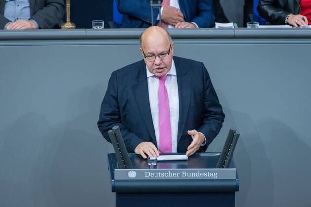 Berlin, Plenarsitzung im Bundestag Deutschland, Berlin - 30.10.2020: Im Bild ist Peter Altmaier (Bundesminister für Wirtschaft und Energie, cdu) während der Debatte zum Erneuerbare-Energien-Gesetz bei der Sitzung des deutschen Bundestags zu sehen. Berlin Bundestag Berlin Deutschland