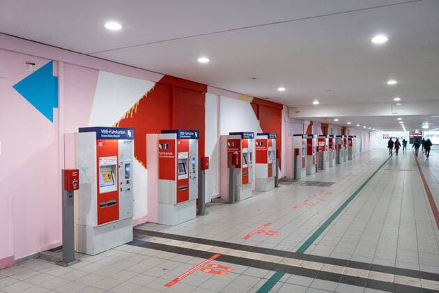 31.10.2020,Schönefeld,Brandenburg,Deutschland,GER,Bahnhof.VBB Fahrkartenautomaten