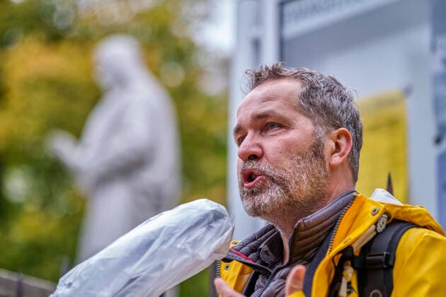 Rettet das Colosseum Deutschland, Berlin, 15.10.2020, Ausstellungseröffnung der Initiative Rettet das Colosseum am Zaun der Gethsemanekirche, Bezirksbürgermeister Pankow, Sören Benn (Die Linke), Â *** Rettet das Colosseum Deutschland, Berlin, 15 10 2020, exhibition opening of the initiative Rettet das Colosseum am Zaun der Gethsemanekirche, District Mayor Pankow, Sören Benn Die Linke , Â