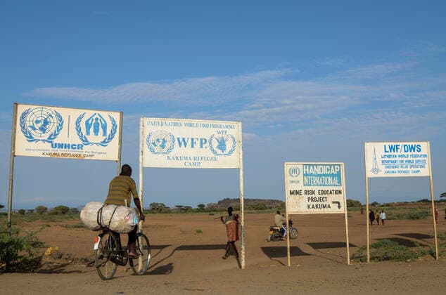 KENYA refugee camp Kakuma KENIA Fluechtlingslager Kakuma in der Turkana Region , hier werden ca. 80.000 Fluechtlinge aus Somalia Sudan Aethiopien u.a. vom UNHCR versorgt *** KENYA Turkana Region, refugee camp Kakuma, where 80.000 refugees from Somali, Ethiopia, South Sudan receive shelter and food from UNHCR Kakuma Turkana Kenya