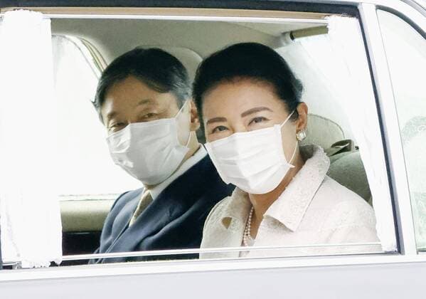 Japanese emperor, empress Japanese Emperor Naruhito (L) and Empress Masako, wearing masks amid the coronavirus pandemic, arrive at the Imperial Palace in Tokyo on Nov. 2, 2020. They attended a rehearsal for ceremonies on Nov. 8 to celebrate Crown Prince Fumihito s ascent to first in line to the Chrysanthemum Throne. (Pool photo) 