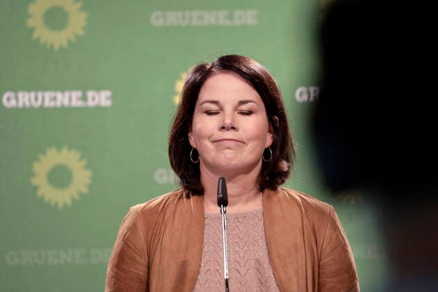 02.11.2020, Berlin, Deutschland - Foto: Annalena Baerbock, Vorsitzende von BUENDNIS 90 DIE GRUENEN, bei einem Pressestatement vor Medienvertretern.