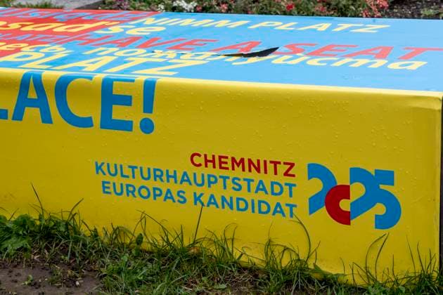 Chemnitz wird Kulturhauptstadt 2025 Sitzbank mit Werbung für Chemnitz als Kulturhauptstadt 2015 in Chemnitz, 17.10.2020. Chemnitz wird Kulturhauptstadt 2025. Chemnitz Sachsen Deutschland *** Chemnitz becomes Capital of Culture 2025 Bench with advertising for Chemnitz as Capital of Culture 2015 in Chemnitz, 17 10 2020 Chemnitz becomes Capital of Culture 2025 Chemnitz Saxony Germany