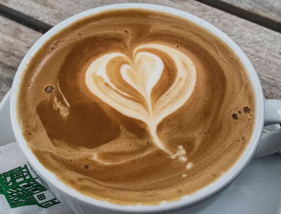 Tasse Cappuccino mit Herzmuster, 29.08.2020 Cappuccino
