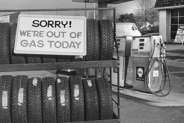 IMAGO History, Ölpreiskrise 1973 October 11, 1808, Washington, D.C, USA: Gas Station with Sign Sorry! We re Out of Gas Today , Warren K. Leffler, January 1974 Washington USA - ZUMAg145 18081011_zza_g145_001 Copyright: xJTxVintagex
