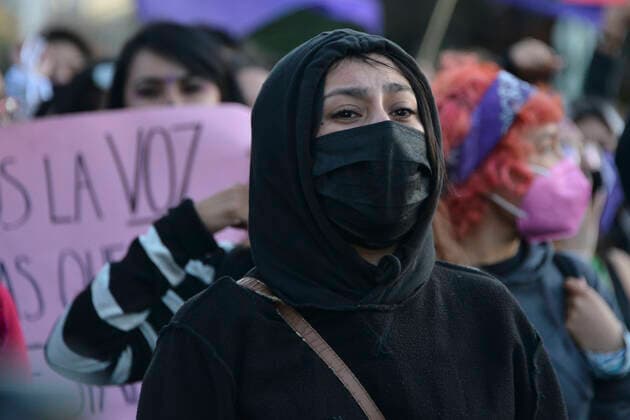 MEXICO CITY, MEXICO - NOVEMBER 2: A woman dressed as Catrina takes part during a march to commemorate victims of femicide, in protest against violence-gender during the Mexico Day of the Dead. Mexico is one of the countries in the world with the highest rate of gender violence, in 2020 there have been new 489 femicides on November 2, 2020 in Mexico City, Mexico. Credit: Carlos Tischler Eyepix Group The Photo Access MEX - 2020 - Day Of The Dead Protest Against Gender Violence in Mexico City  Copyright: xCarlosxTischlerx
