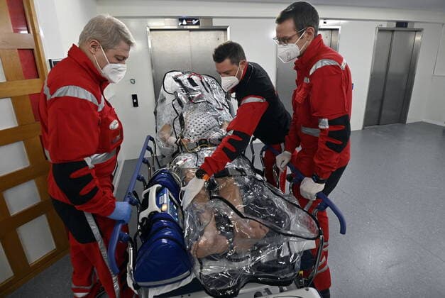 Illustration picture shows a Covid-19 patient transferred by helicopter from the CHU hospital in Liege to Koln, Germany, Tuesday 03 November 2020. Belgium is in a second lockdown as hospitalisations of COVID-19 patients reach record highs.  ERICxLALMAND 2576378