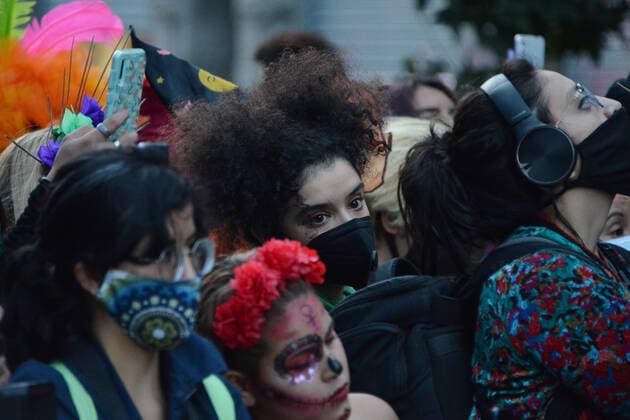 Mexico: Protest against Femicide MEXICO CITY, MEXICO - NOVEMBER 2: A woman dressed as Catrina takes part during a march to commemorate victims of femicide, in protest against violence-gender during the Mexico Day of the Dead. Mexico is one of the countries in the world with the highest rate of gender violence, in 2020 there have been new 489 femicides on November 2, 2020 in Mexico City, Mexico **World Rights ** Mexico City Mexico Copyright: CarlosxTischler