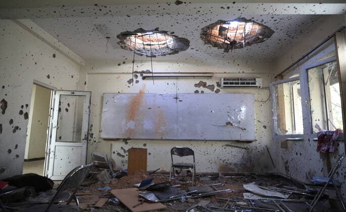 Bilder des Jahres 2020, News 11 November News Themen der Woche KW45 News Bilder des Tages (201103) -- KABUL, Nov. 3, 2020 -- Photo taken on Nov. 3, 2020 shows a damaged classroom after a deadly terrorist attack at Kabul University in Kabul, Afghanistan. The Afghan government declared Tuesday as a national mourning day to pay tribute for the victims who lost their lives following a deadly terrorist attack at Kabul University in the country s capital, the Presidential Palace said in a statement. ) AFGHANISTAN-KABUL-UNIVERSITY ATTACK-AFTERMATH RahmatullahxAlizadah 