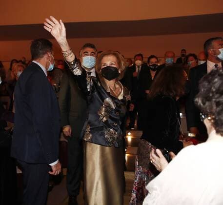 Spain s emeritus Queen Sofia (C) greets the audience upon arrival to the Extraordinary Concert for the benefit of the annual scholarships for the extension of studies abroad of Juventudes Musicales at National Auditorium of Music in Madrid, Spain, 03 November 2020. Spain s emeritus Queen Sofia attends a concert at National Auditorium of Music !ACHTUNG: NUR REDAKTIONELLE NUTZUNG!  Copyright: xJavierxLópezx GRAF3576 20201103-637400314166276100