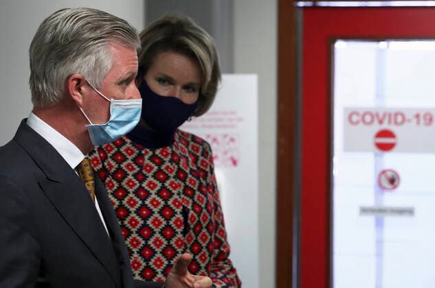 King Philippe - Filip of Belgium and Queen Mathilde of Belgium pictured during a royal visit to the Algemeen Stedelijk Ziekenhuis hospital in Aalst, Wednesday 04 November 2020.  POOLxYVESxHERMAN 2576679