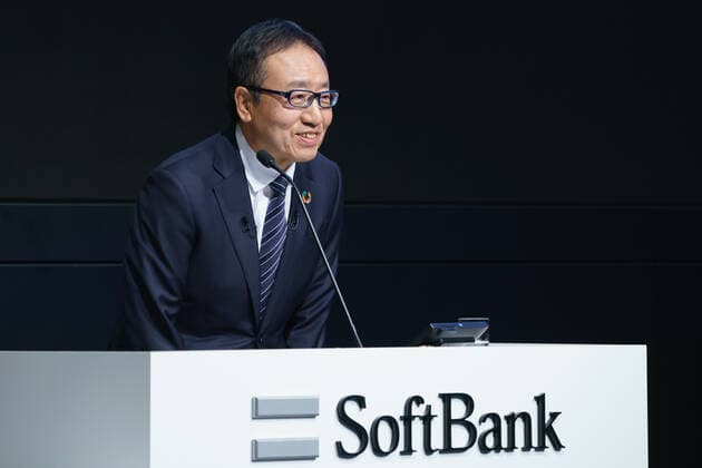 Ken Miyauchi, president and CEO of SoftBank Corp explains earnings results briefing for Q2 FY2020 of SoftBank Corp, Tokyo, Japan on 04 Nov 2020.  (147694781)