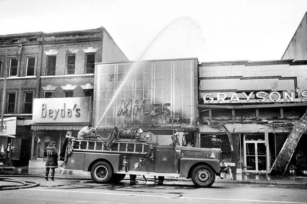 IMAGO History, U.S. Bürgerrechtsbewegung: 1954-1968 firefighters spraying water on shops that were burned during Riots that followed the Assassination of Martin Luther King, Jr., Washington, D.C., USA, Warren K. Leffler, April 8, 1968  Copyright: xCircaxImagesx ghi-circa08796