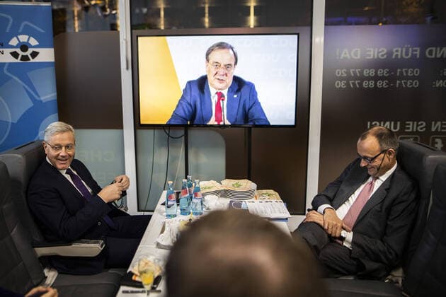 News Bilder des Tages (L-R) Norbert Roettgen, Kandidat fuer den Vorsitz der CDU, Armin Laschet, Kandidat fuer den Vorsitz der CDU und Ministerpraesident von Nordrhein-Westfalen, und Friedrich Merz, Kandidat fuer den Vorsitz der CDU, aufgenommen im Rahmen der digitalen Veranstaltung CDUpdate Sachsen! Neue Wege gehen, Chancen nutzen. in Chemnitz, 06.11.2020. Chemnitz Deutschland