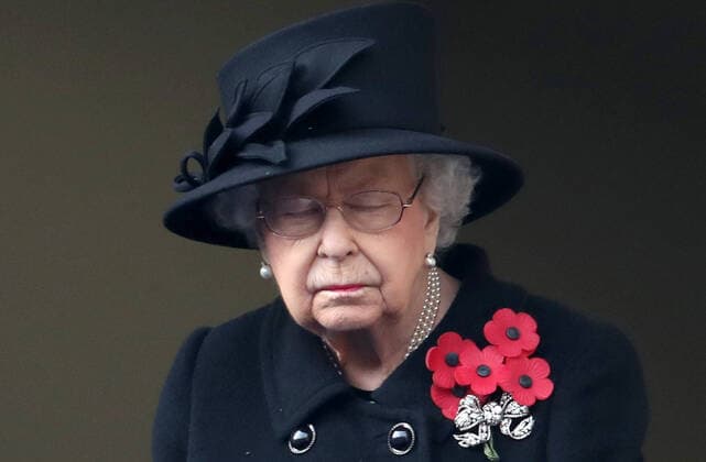 Bilder des Jahres 2020, Entertainment 11 November Entertainment Themen der Woche KW45 News Bilder des Tages . 08 11 2020. London, United Kingdom. Queen Elizabeth II at the Remembrance Sunday service at The Cenotaph in London.  xi-Imagesx IIM-21776-0110