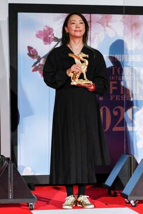 Bilder des Jahres 2020, Entertainment 11 November Entertainment Bilder des Tages November 9, 2020, Tokyo, Japan: Japanese film director Akiko Ohku attends the closing ceremony for the 33rd Tokyo International Film Festival (TIFF) at TOHO Cinemas Roppongi. Tokyo Japan - ZUMAm191 20201109_zap_m191_011 Copyright: xRodrigoxReyesxMarinx
