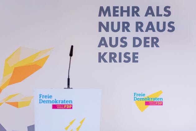 Berlin, Pressekonferenz der FDP Fraktion Deutschland, Berlin - 03.11.2020: Im Bild ist das Rednerpult vor der Pressewand der FDP Fraktion im deutschen Bundestag zu sehen. Berlin Bundestag Berlin Deutschland