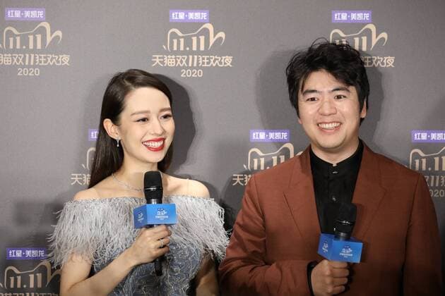 Bilder des Jahres 2020, Entertainment 11 November Chinese concert pianist Lang Lang, right, and his wife Gina Alice Redlinger, left, are interviewed prior to the 2020 Tmall Double 11 Gala, which is held to celebrate the Double 11, a shopping festival established by Alibaba Group, Shanghai, China, 10 November 2020. *** Local Caption *** fachaoshi Lang Lang and Gina interviewed before 2020 Tmall Double 11 Gala  1068396561208442914