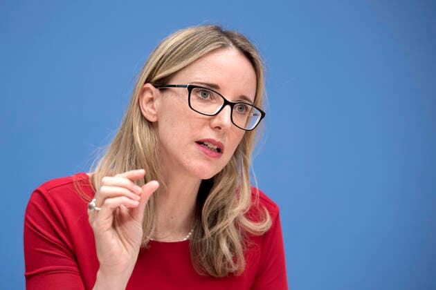 Prof. Alena Buyx, Deutscher Ethikrat DEU, Deutschland, Germany, Berlin, 09.11.2020 Prof. Alena Buyx, Vorsitzende Deutscher Ethikrat, waehrend der Bundespressekonferenz zum Thema Positionspapier Zugang zum Covid-19 Impfstoff in Berlin. Prof. Alena Buyx, Chairwoman of the German Ethics Council Ethikrat, during a press call at the house of the federal press conference Bundespressekonferenz concerning the presentation of the joint position paper How should access to a COVID 19 vaccine be regulated in Berlin, Germany