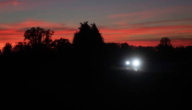 LED-Scheinwerfer sorgen für mehr Blendungen im Abendverkehr. EMWE. 15.04.2020 Lampertheim LED-Scheinwerfer sorgen für mehr Blendungen im Abendverkehr.